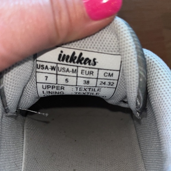 Stylish Gray Women's Sneakers - Picture 7 of 8